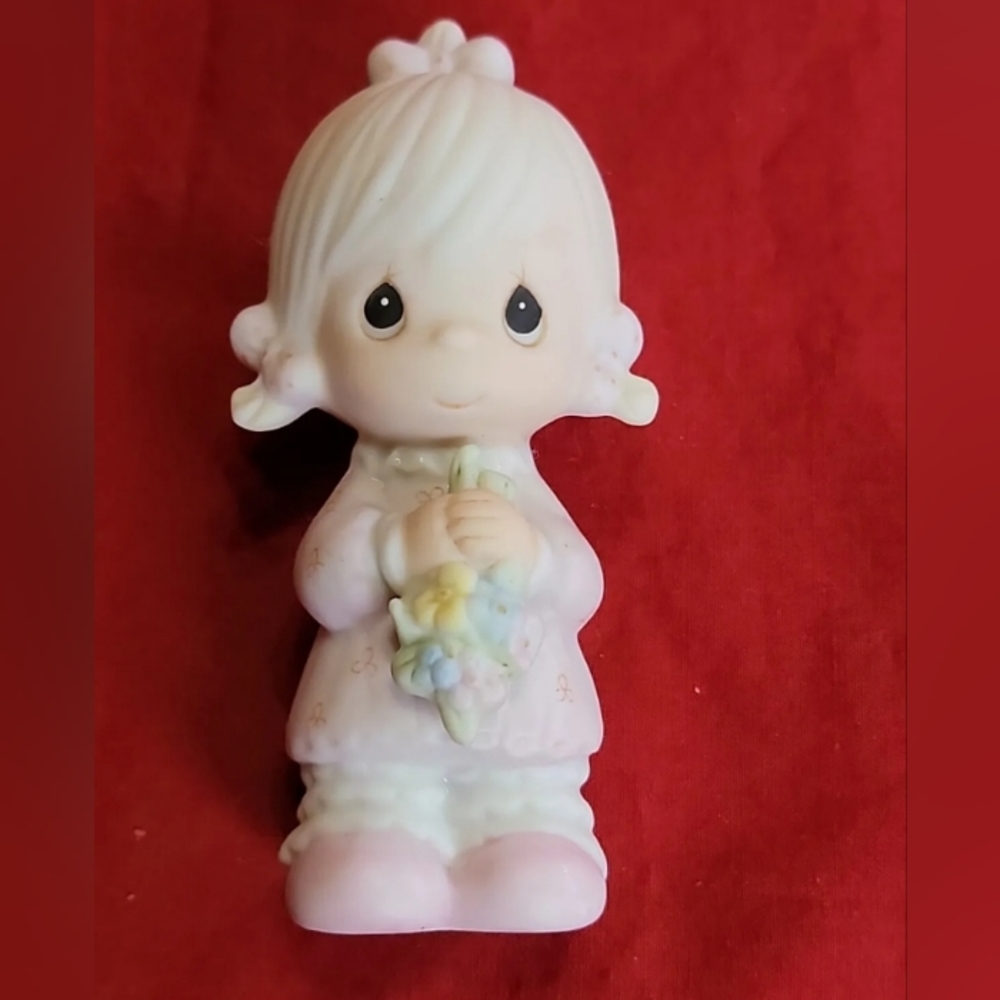Retired Precious Moments figurine ~ 1985 Flower Girl